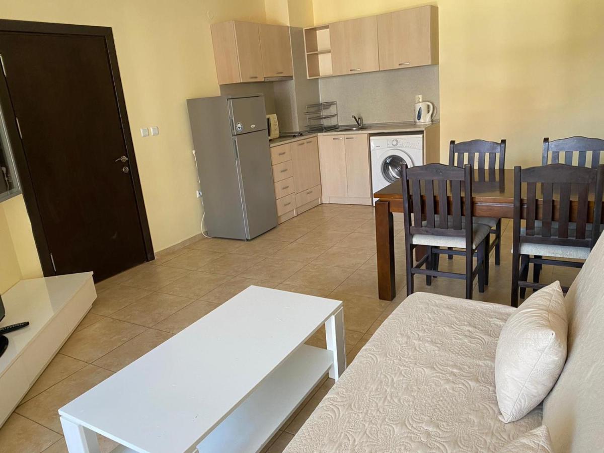 3 Family With Pool View *